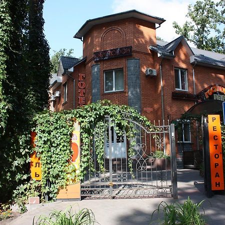 Hotel Gostynnyi Dvir Bucha Extérieur photo