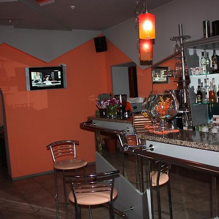 Hotel Gostynnyi Dvir Bucha Extérieur photo