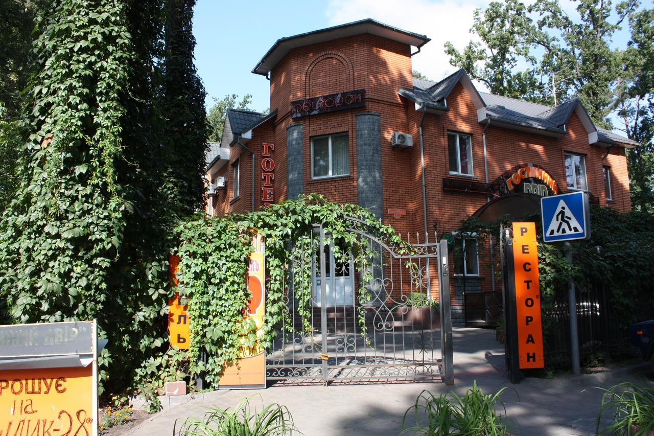 Hotel Gostynnyi Dvir Bucha Extérieur photo