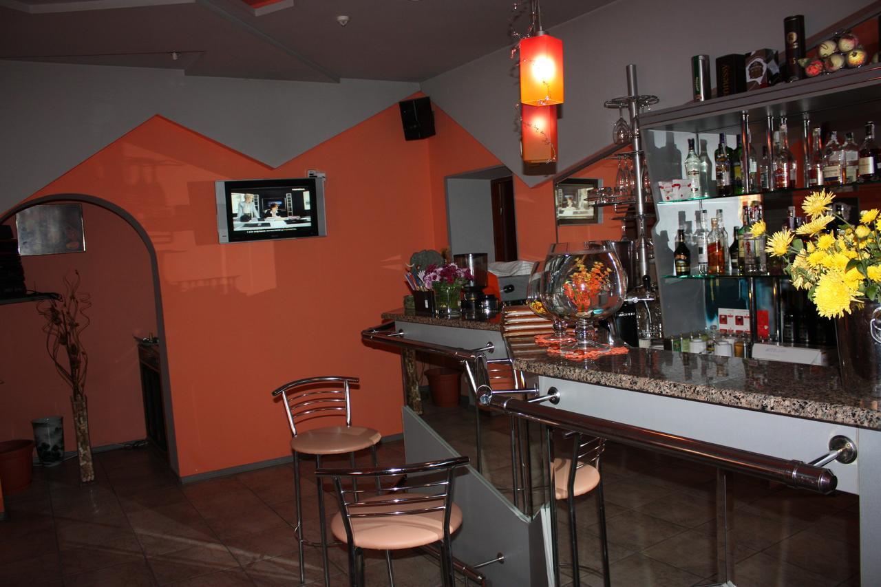 Hotel Gostynnyi Dvir Bucha Extérieur photo