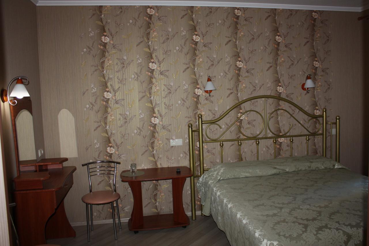 Hotel Gostynnyi Dvir Bucha Chambre photo