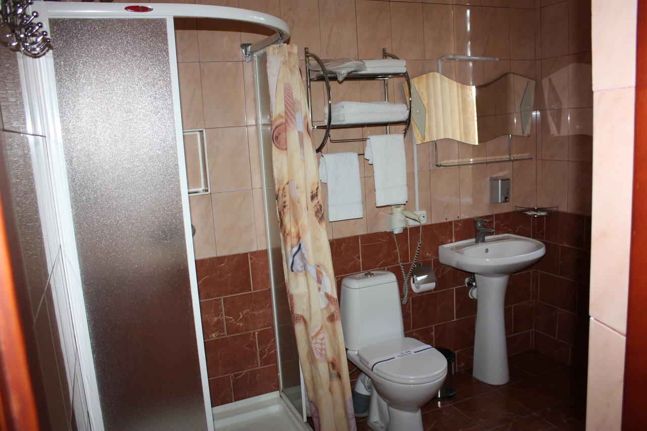 Hotel Gostynnyi Dvir Bucha Chambre photo