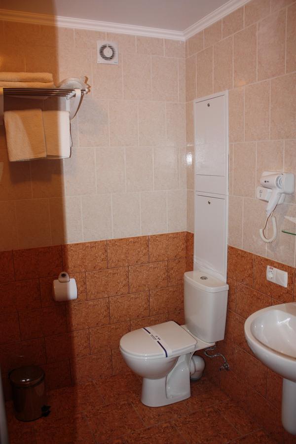 Hotel Gostynnyi Dvir Bucha Chambre photo