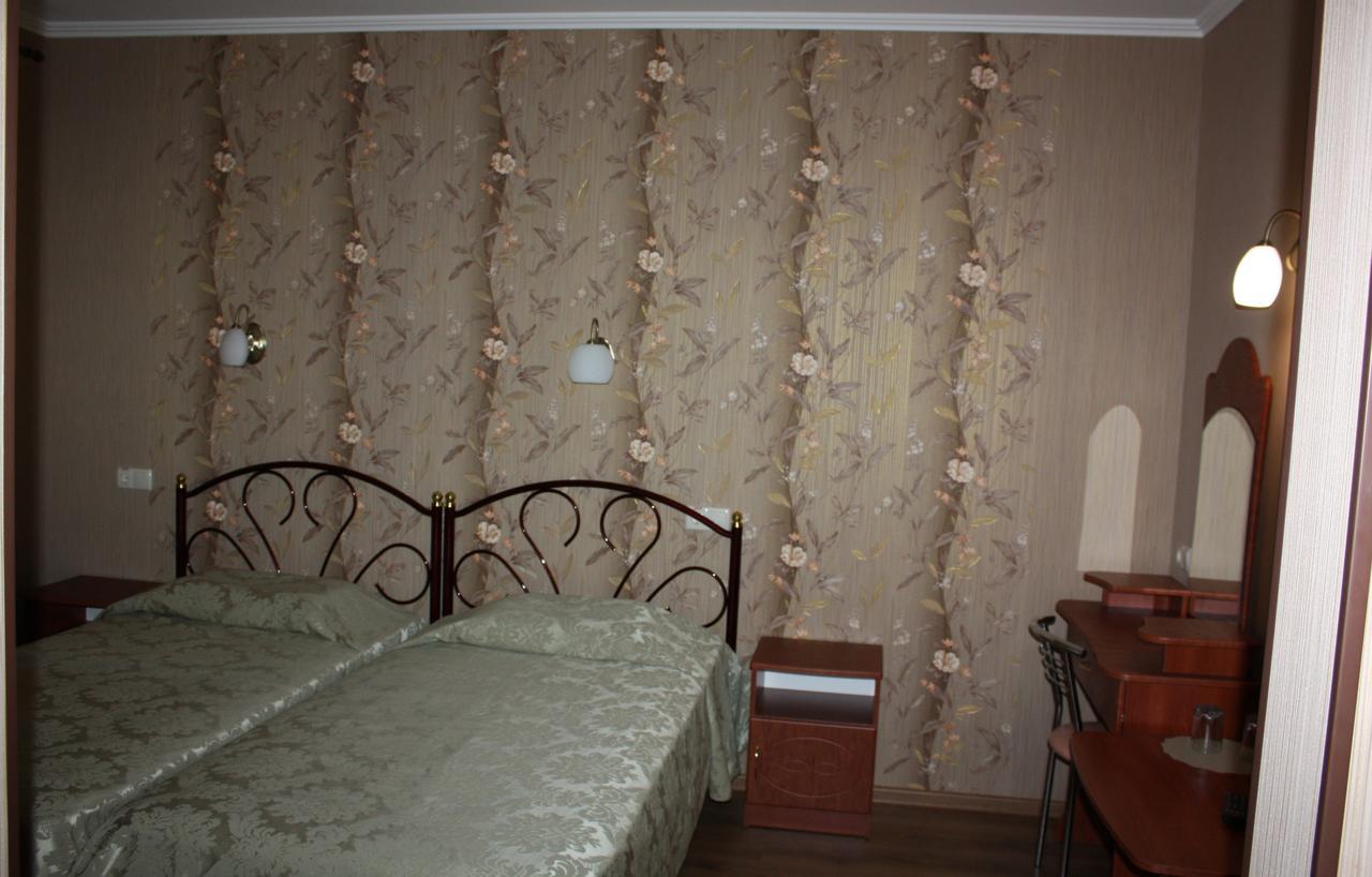 Hotel Gostynnyi Dvir Bucha Chambre photo
